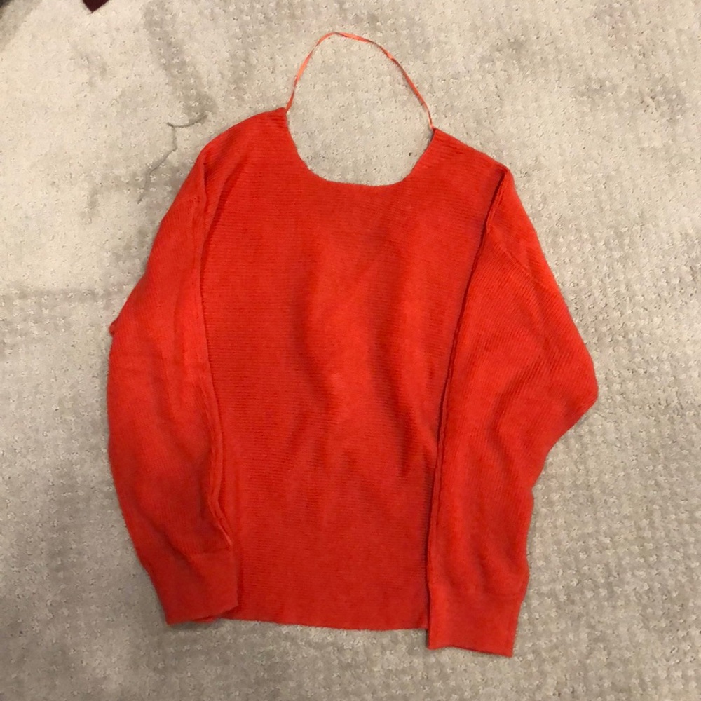 Mango cute sweater with opening at back